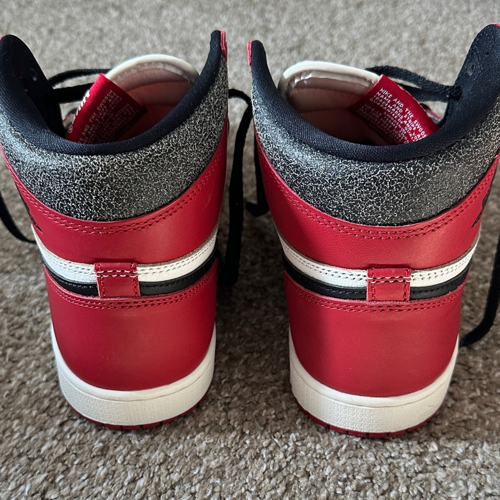 Jordan 1 Retro High OG - Picture 5 of 5